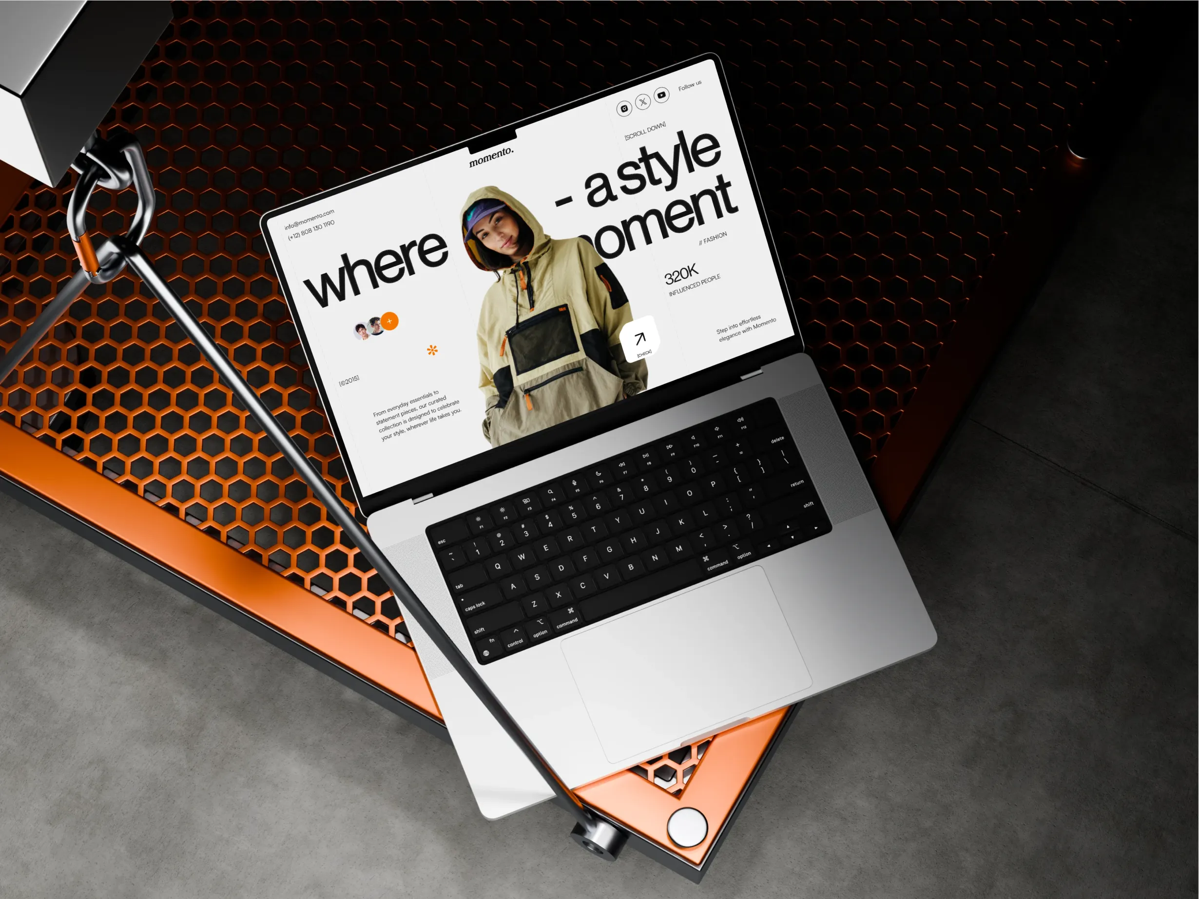 Website Momento apresentado em composição editorial